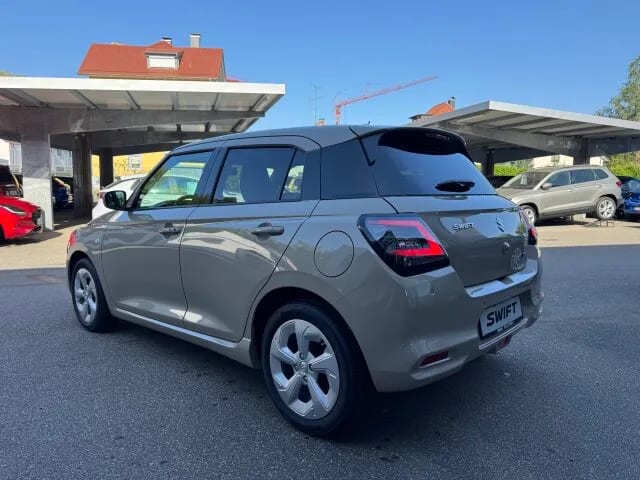 SUZUKI Swift Comfort AUTOMATIK/NAVI/SITZHEIZ/RÜ-KAM/UVM – Bild 4