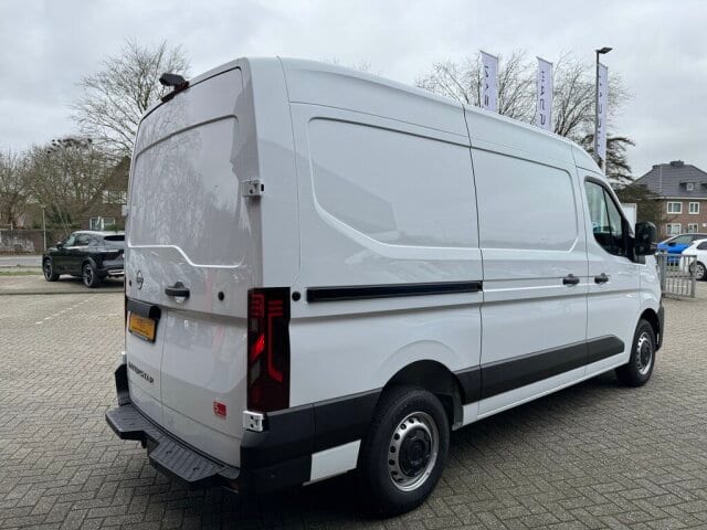 NISSAN Interstar Kasten L2H2 N-Connecta – Bild 3