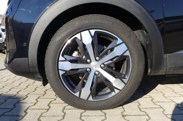 PEUGEOT 3008 1.2 PureTech 130 Allure Pack NAVI/SHZ/TEMP – Bild 4