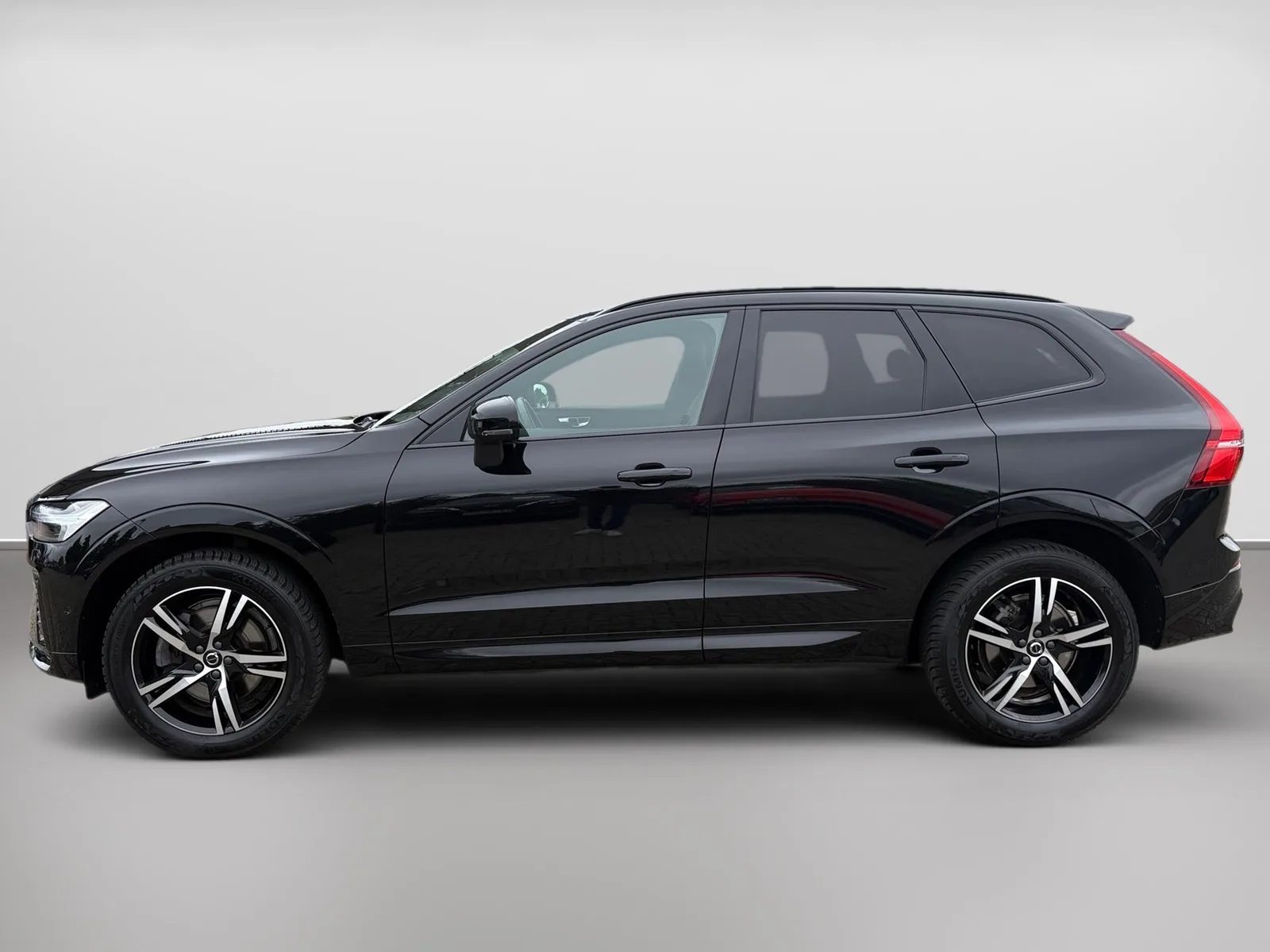 VOLVO XC60 B4 2WD R-Design AUT+ACC+LED+STDHZ.+360 – Bild 4