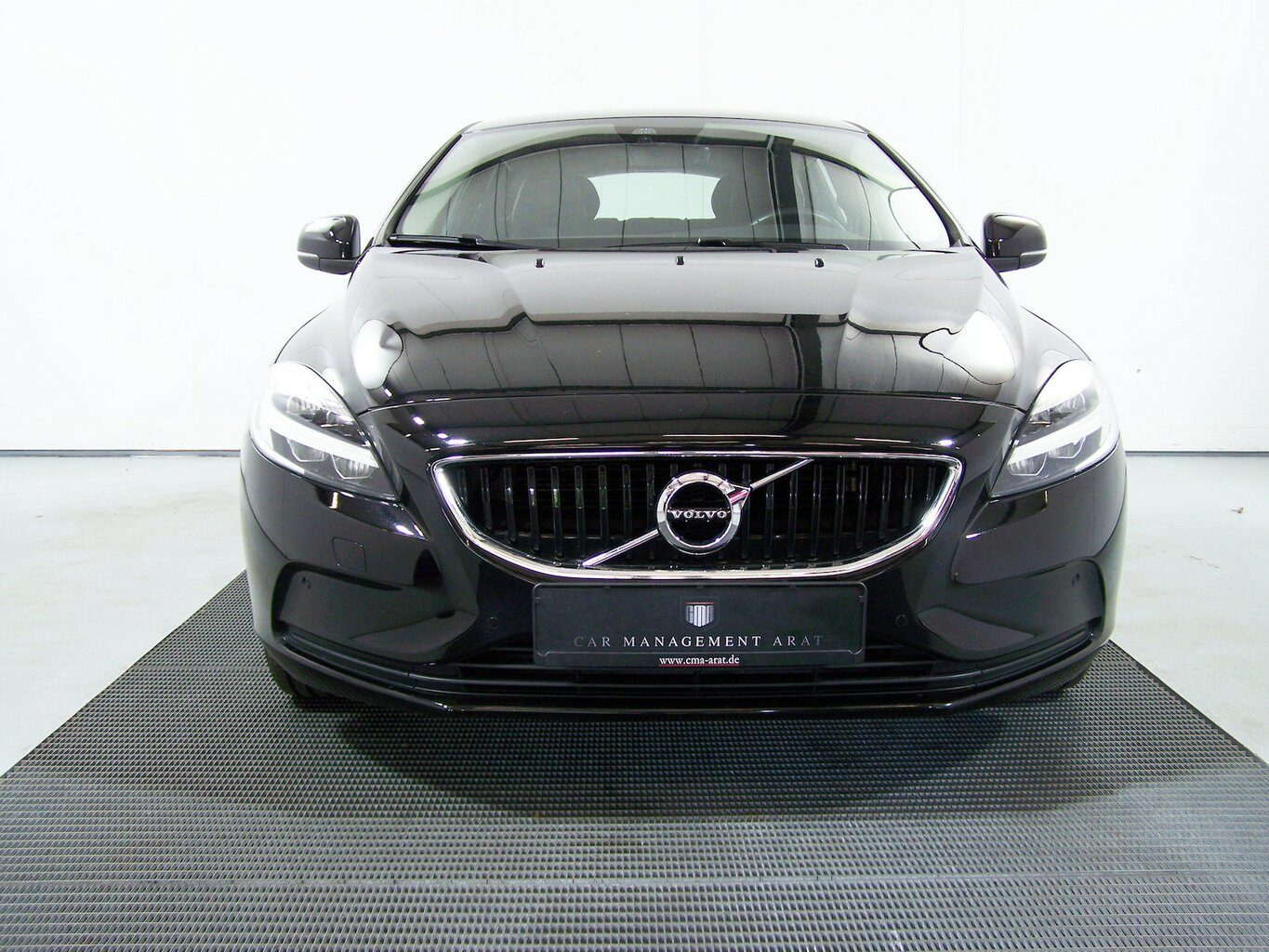 VOLVO V40 1.5 T3 Momentum AUTOM NAVI+PDC+KAM+SHZ+LED... – Bild 2