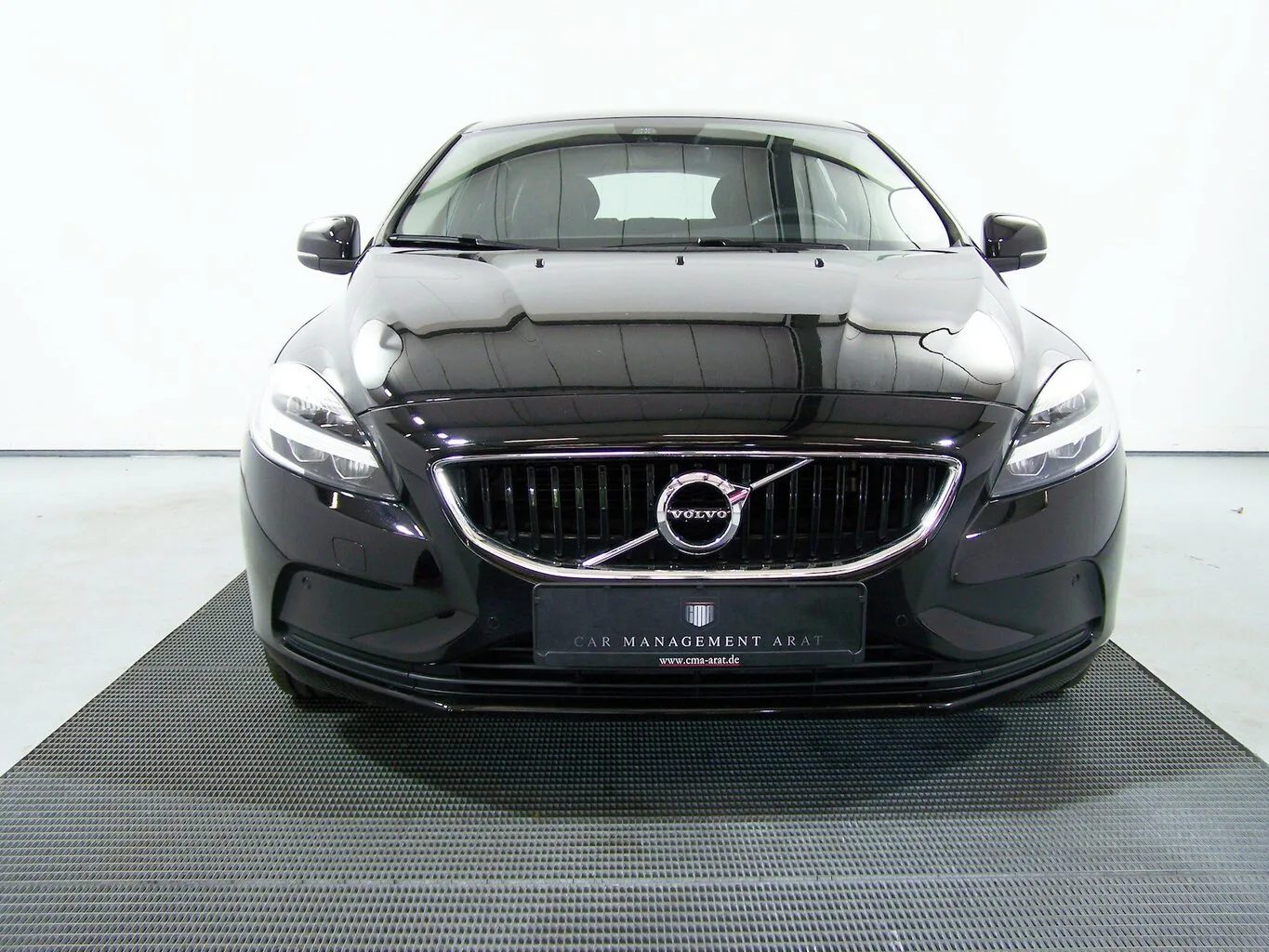 VOLVO V40 1.5 T3 Momentum AUTOM NAVI+PDC+KAM+SHZ+LED... – Bild 2