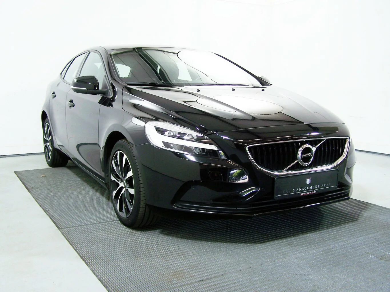 VOLVO V40 1.5 T3 Momentum AUTOM NAVI+PDC+KAM+SHZ+LED... – Bild 3