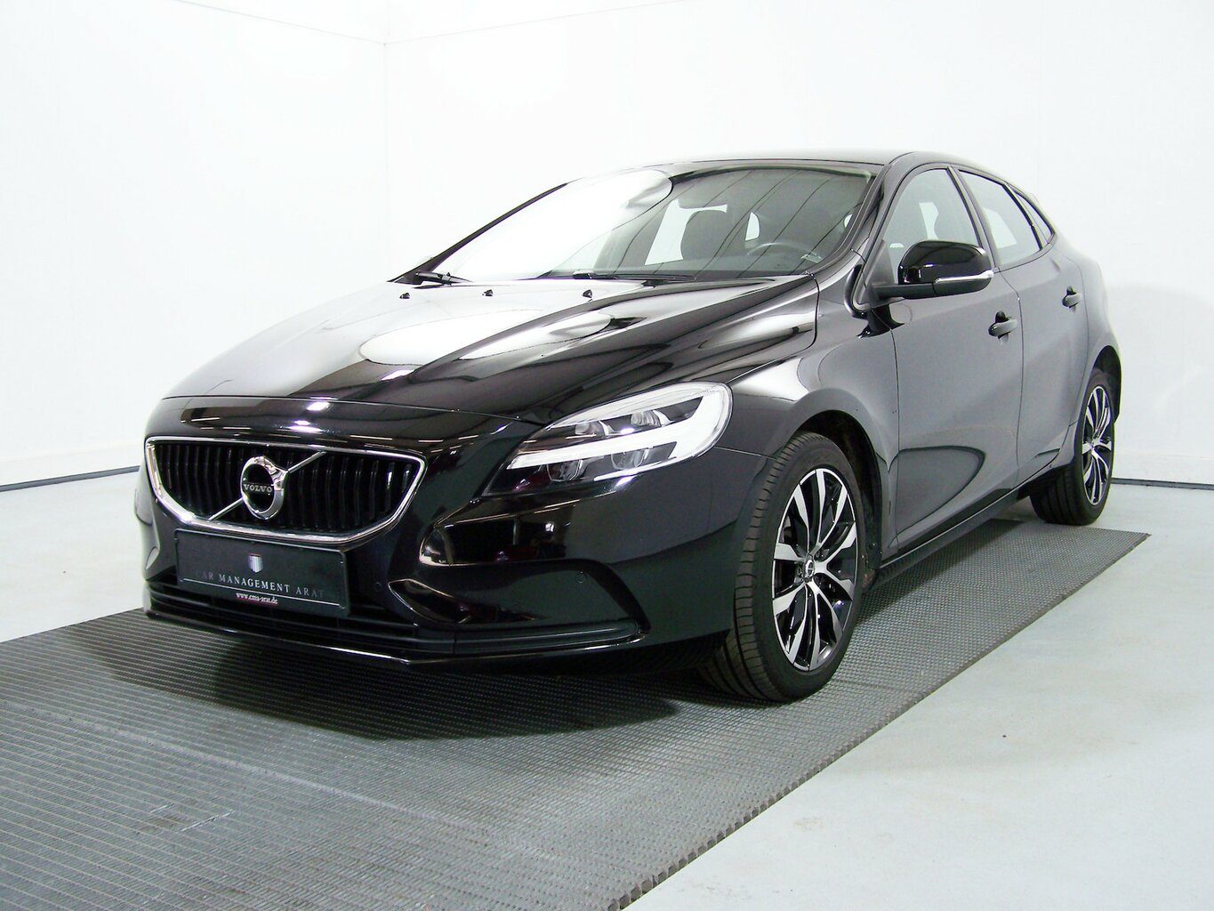 VOLVO V40 1.5 T3 Momentum AUTOM NAVI+PDC+KAM+SHZ+LED... – Bild 4