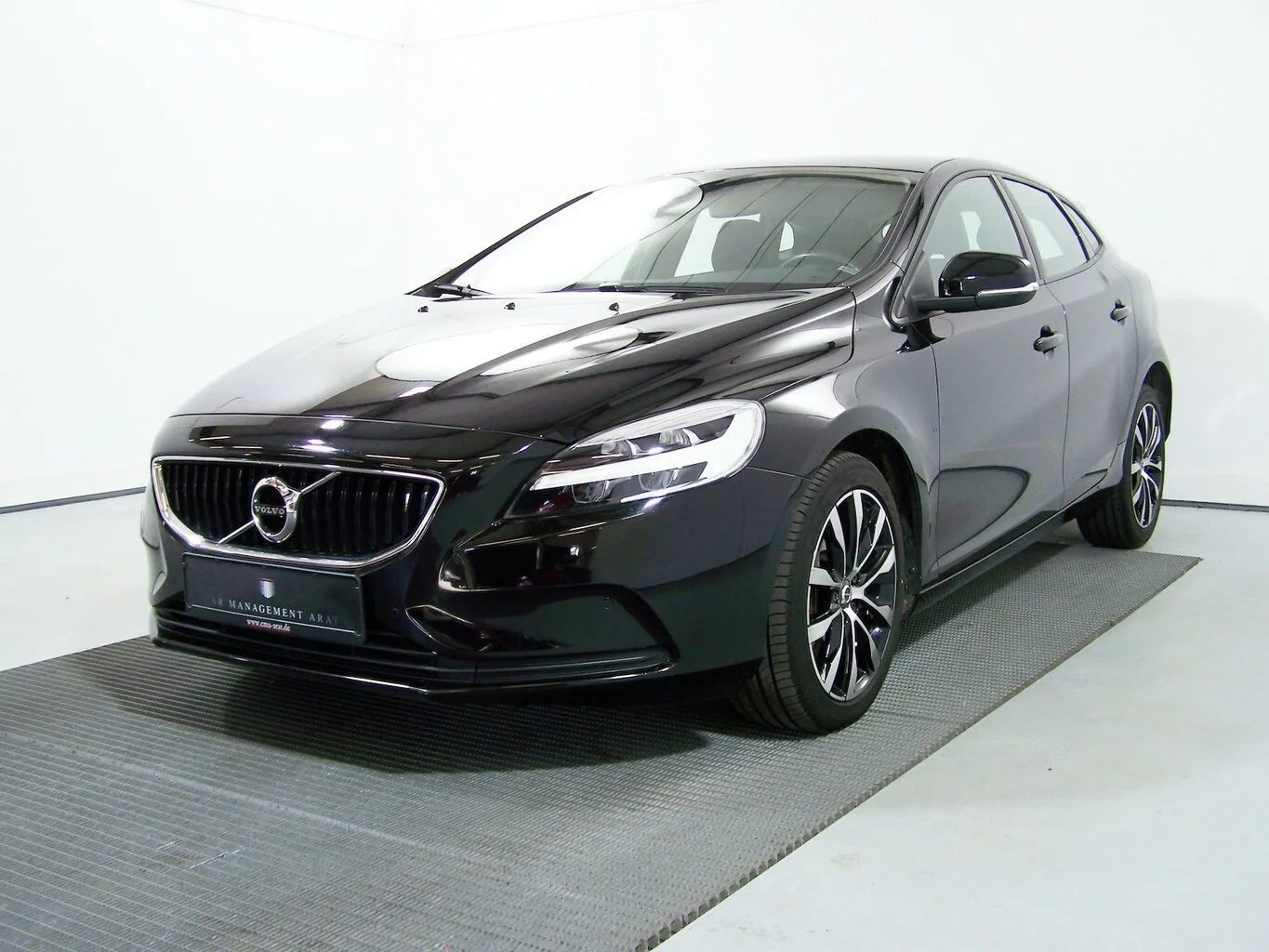 VOLVO V40 1.5 T3 Momentum AUTOM NAVI+PDC+KAM+SHZ+LED... – Bild 4