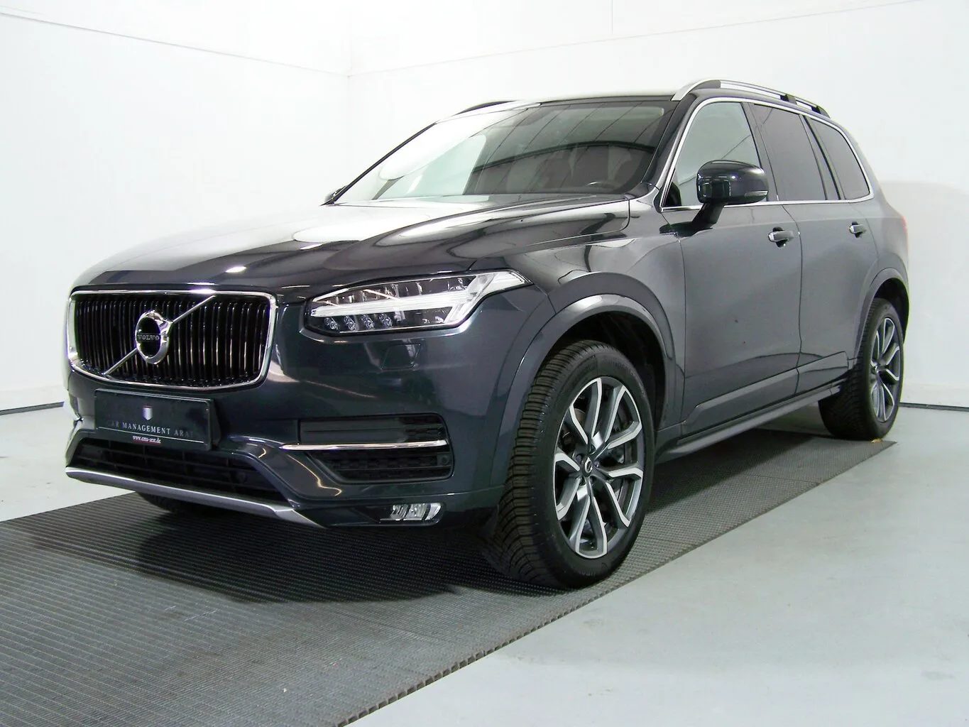 VOLVO XC90 D5 Momentum AWD LEDER+R20+MEM+KAM+ACC+AMB... – Bild 4