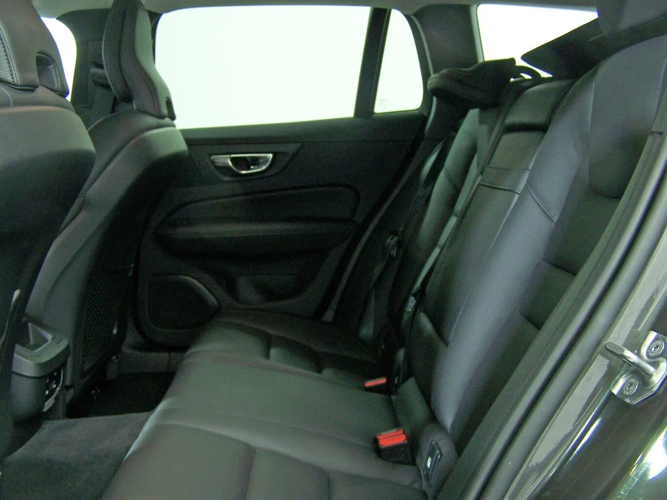 VOLVO V60 2.0 T4 Momentum Pro AUTOM HARM&K+LED+KAMERA... – Bild 5