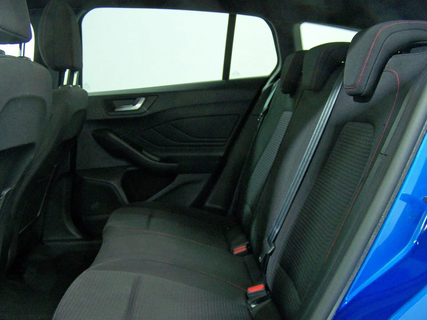 FORD Focus Turnier 1.5 EcoBoost ST Line AUTOM NAV+KAM... – Bild 5