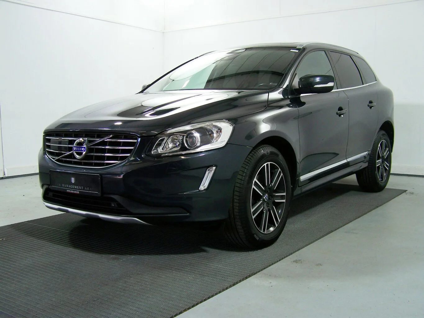 VOLVO XC60 D4 Summum PANO+LEDER+AMB+NAV+KAMER+ACC+PDC... – Bild 4
