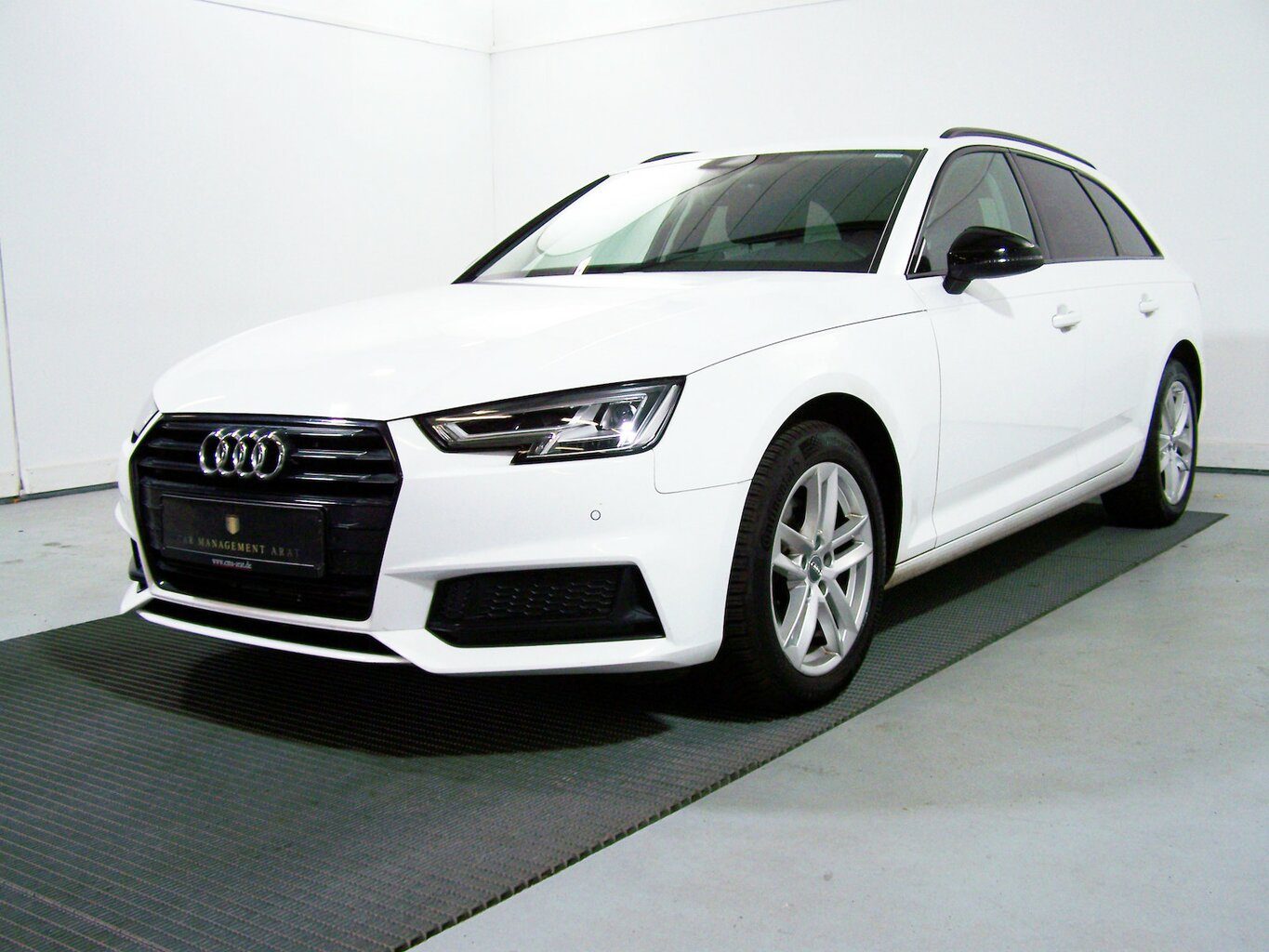 AUDI A4 Avant 40 TFSI sport AUTOM VRT+AMB+DSP+SHZ+NAV... – Bild 4