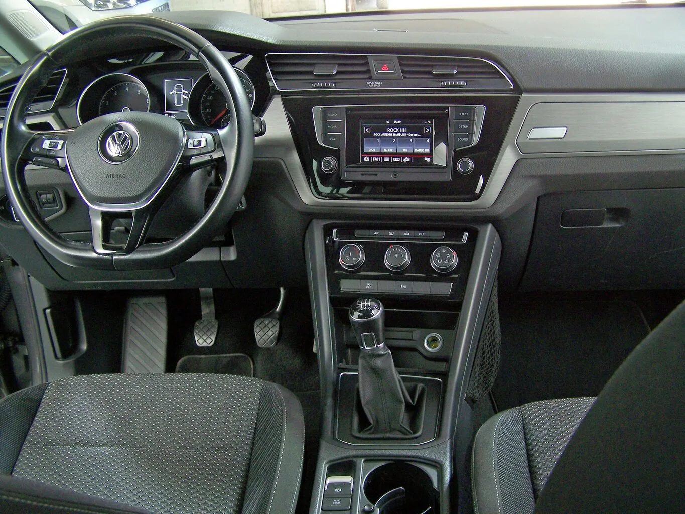 VW Touran 1.2 TSI BlueMotion Comfortline ACC+PDC... – Bild 5