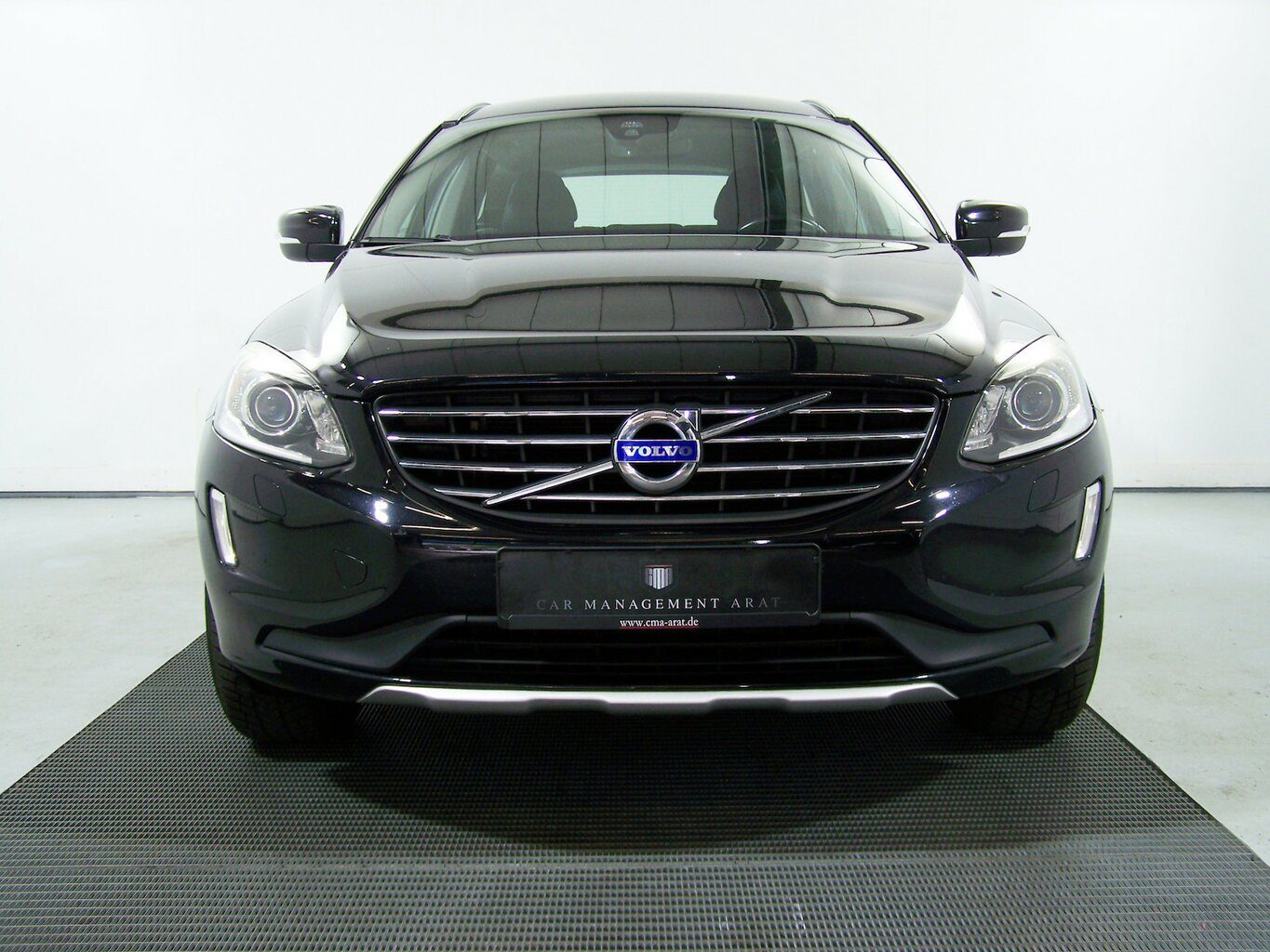 VOLVO XC60 D4 Summum AUTOM LEDER+NAVI+PDC+AMBIENT+SHZ... – Bild 2