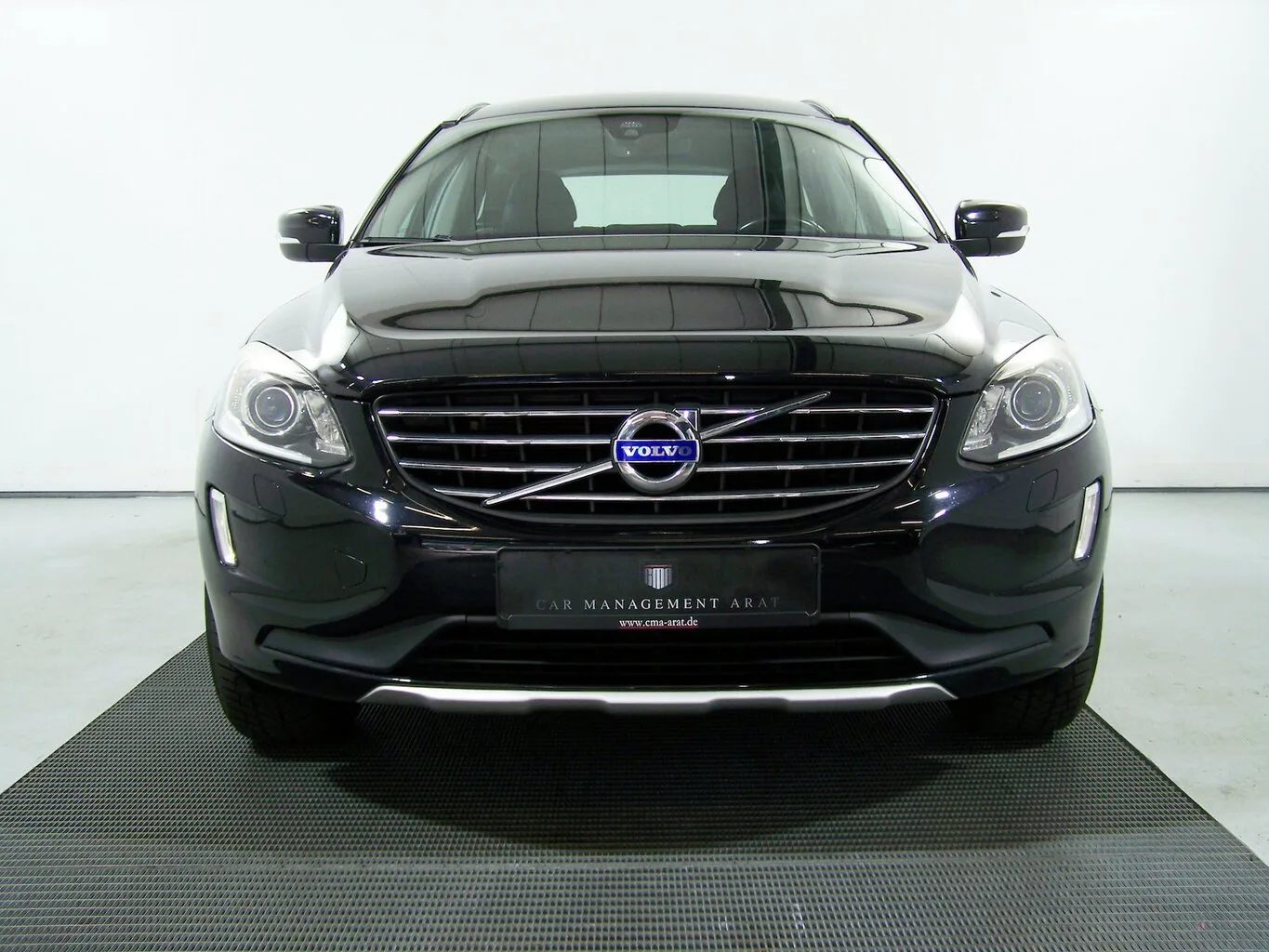 VOLVO XC60 D4 Summum AUTOM LEDER+NAVI+PDC+AMBIENT+SHZ... – Bild 2