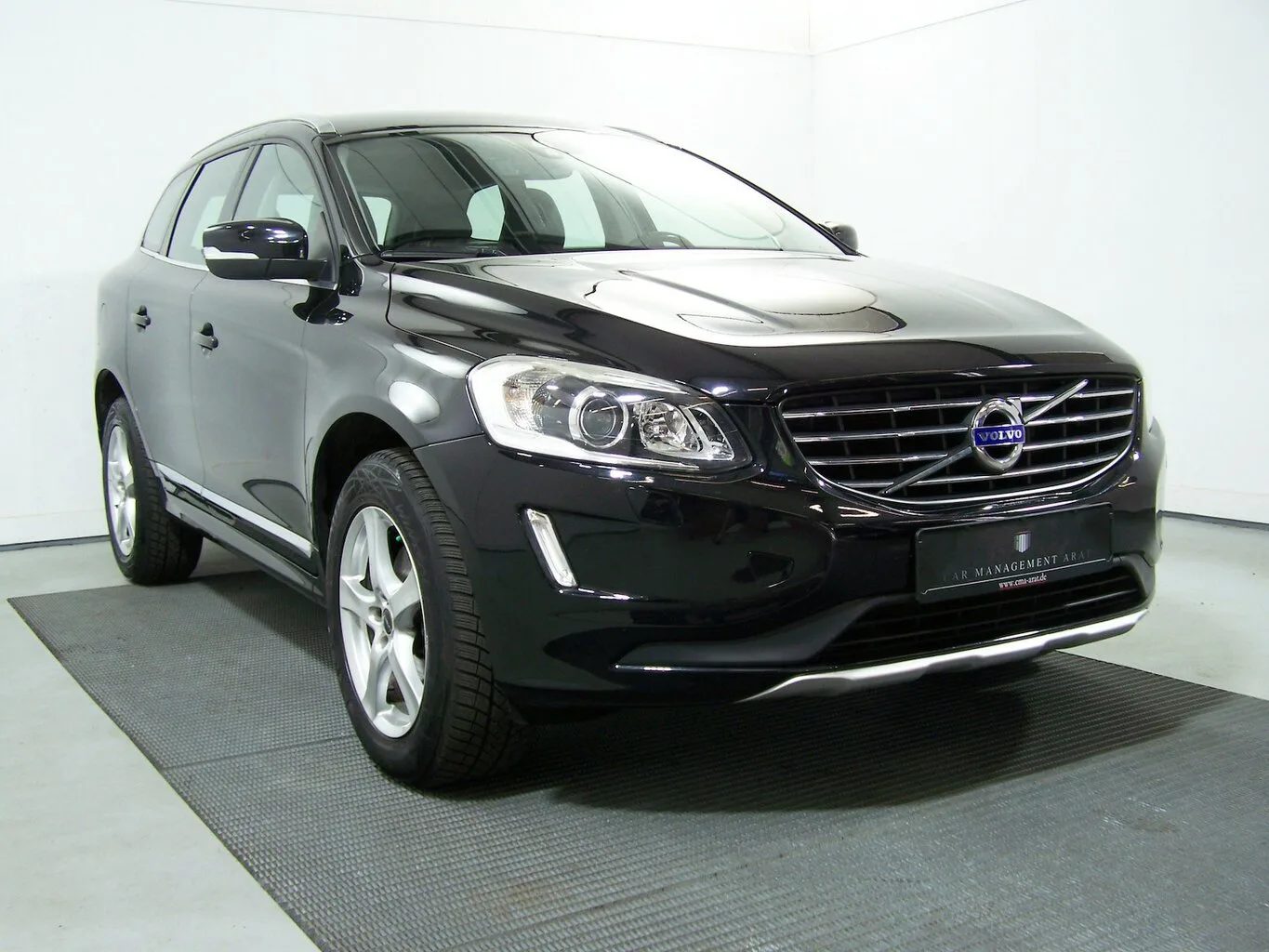 VOLVO XC60 D4 Summum AUTOM LEDER+NAVI+PDC+AMBIENT+SHZ... – Bild 3