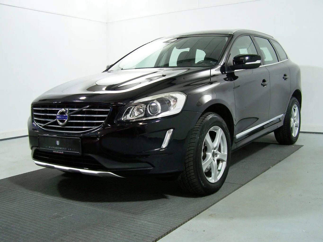 VOLVO XC60 D4 Summum AUTOM LEDER+NAVI+PDC+AMBIENT+SHZ... – Bild 4