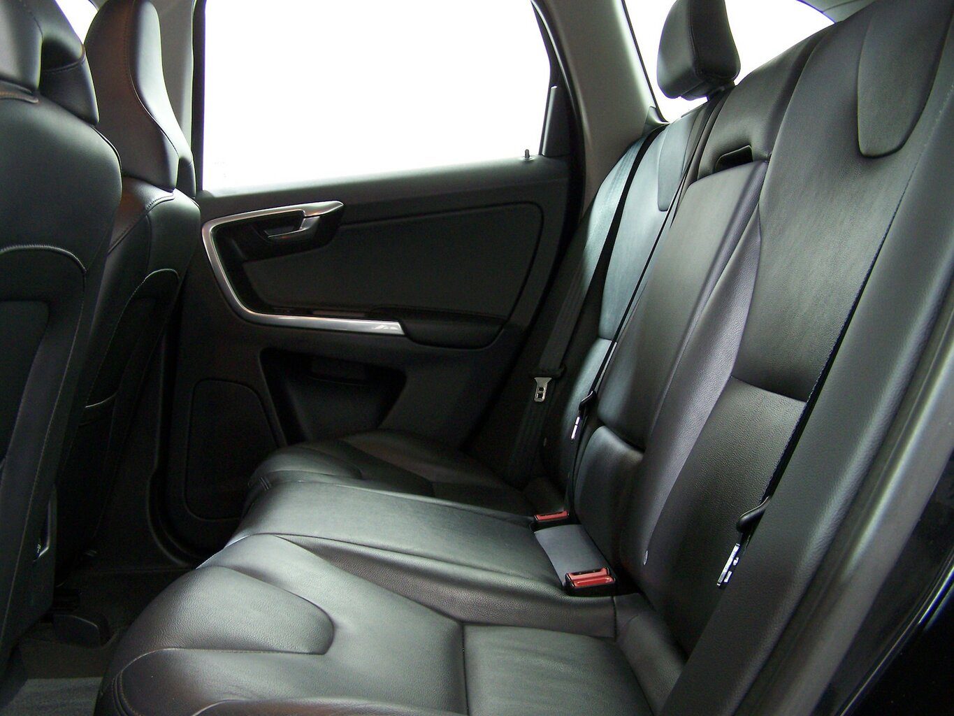 VOLVO XC60 D4 Summum AUTOM LEDER+NAVI+PDC+AMBIENT+SHZ... – Bild 5