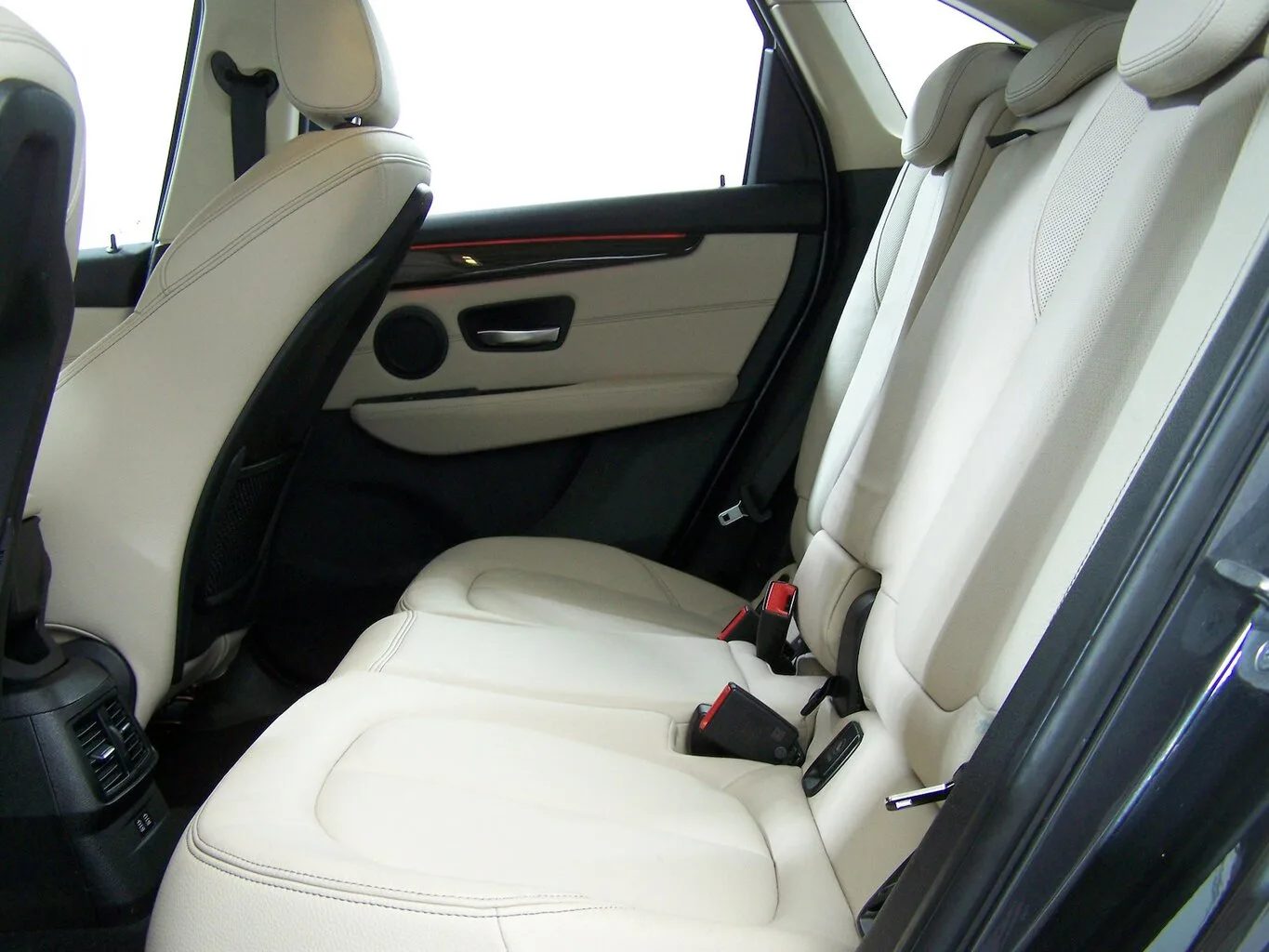 BMW 218 Active Tourer Luxury Line AUTOM LEDER+NAVI... – Bild 5