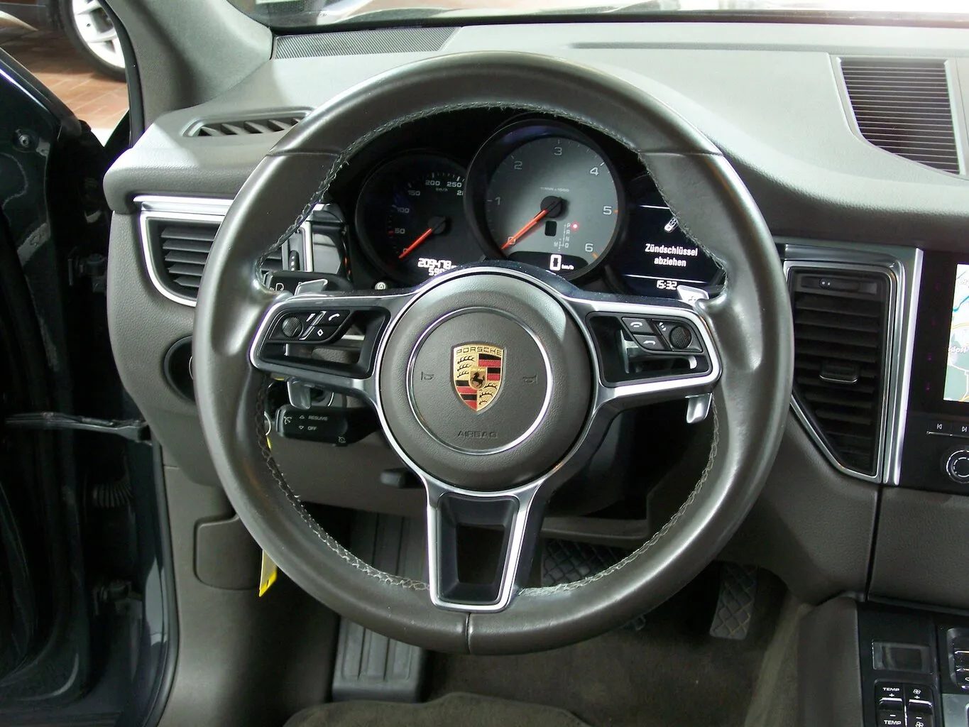PORSCHE Macan S Diesel PANORAMA+NAVI+PTS+XEN+R19... – Bild 5