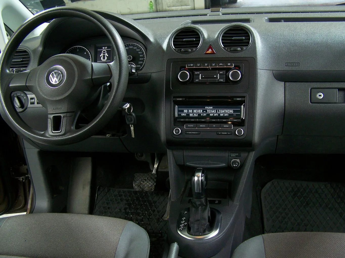 VW Caddy Maxi 1.6 TDI Trendline AUTOM KLIMAAUTO+PDC... – Bild 5