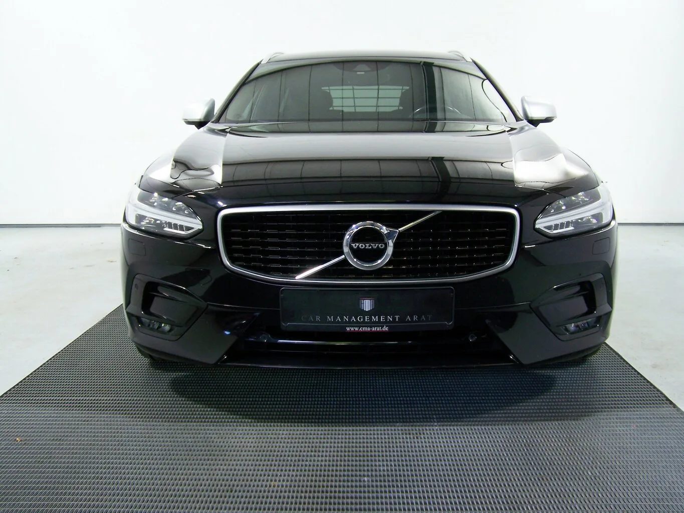 VOLVO V90 D3 R Design AUTOM HARMAN&KA+LED+KAM+NAV+AMBI... – Bild 2