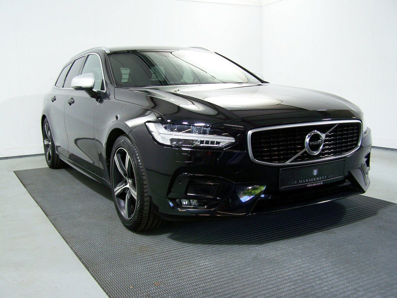 VOLVO V90 D3 R Design AUTOM HARMAN&KA+LED+KAM+NAV+AMBI... – Bild 3