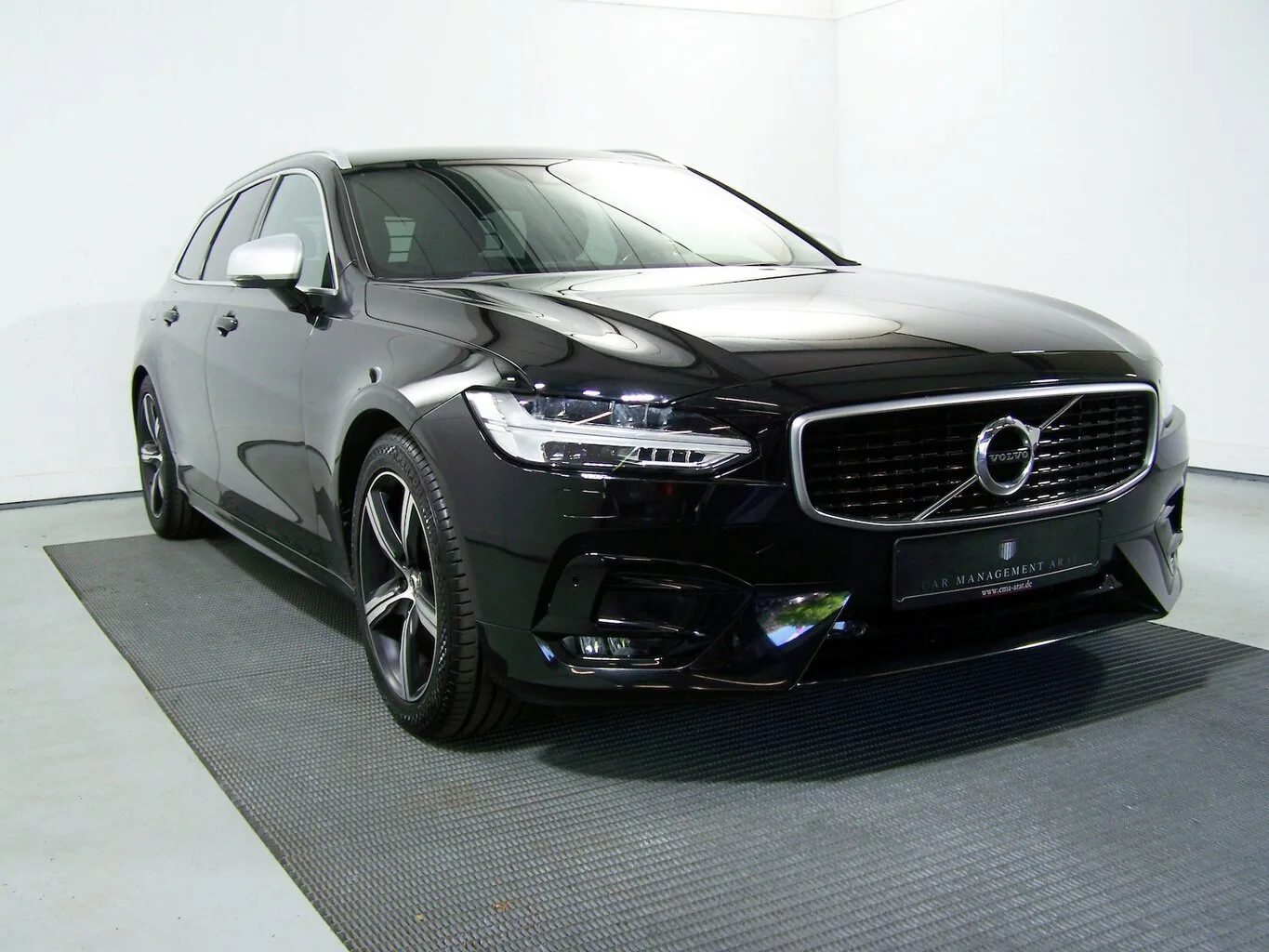 VOLVO V90 D3 R Design AUTOM HARMAN&KA+LED+KAM+NAV+AMBI... – Bild 3