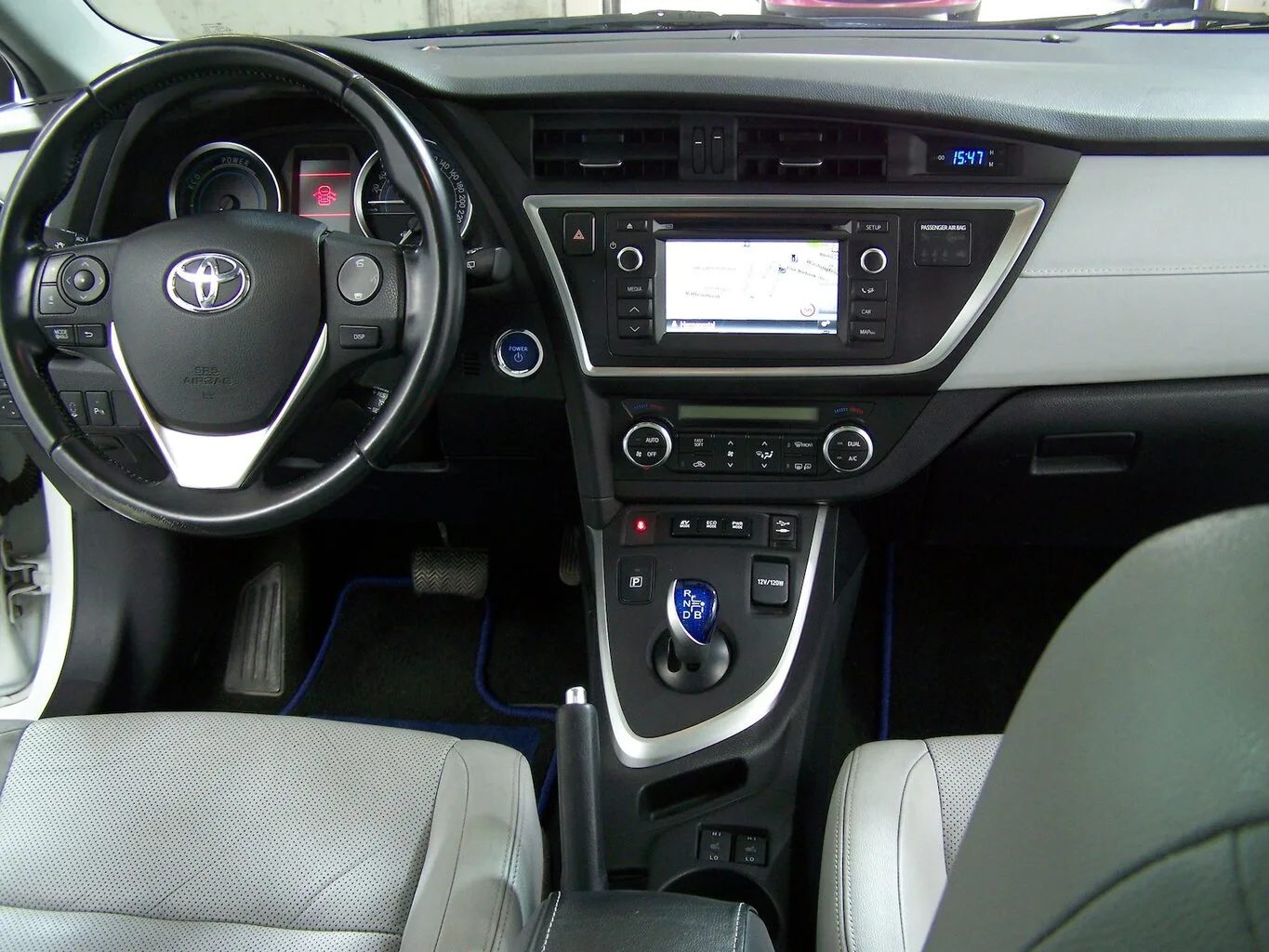 TOYOTA Auris Touring Sports 1.8 HEV Executive PANO+KAM... – Bild 5