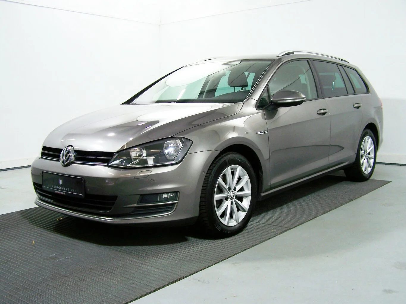 VW Golf Variant 1.4 TSI Lounge AUTOM NAV+KAM+SHZ... – Bild 4