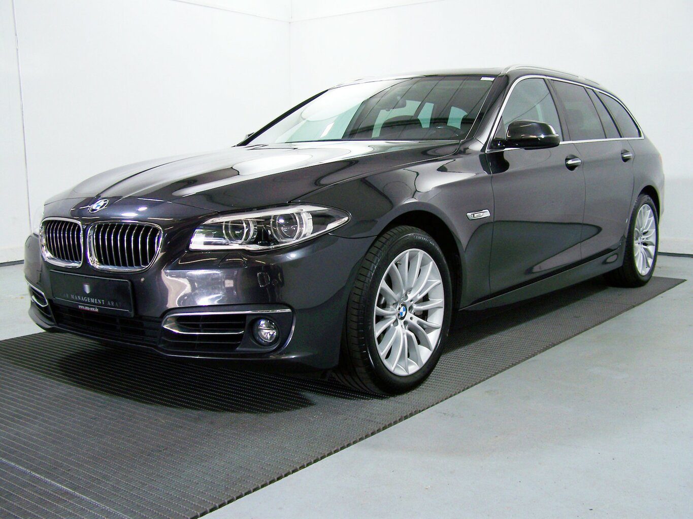 BMW 530 530d Touring xDrive Luxury HARMAN&K+PANORAM+LED... – Bild 4
