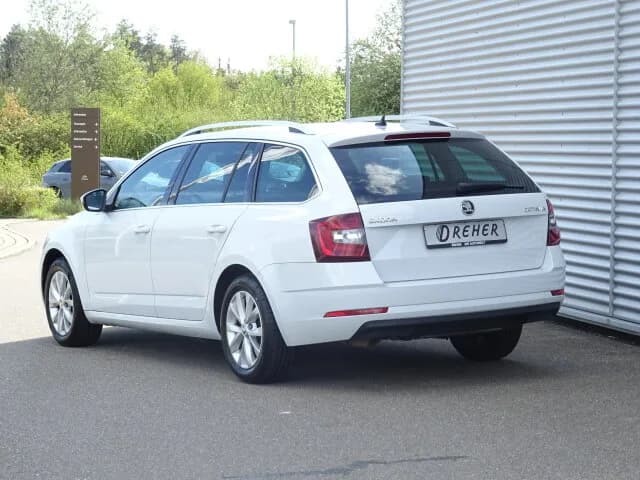 SKODA Octavia Combi Carplay DSG Leder Navi Sitzhzg Abstandsw. – Bild 4