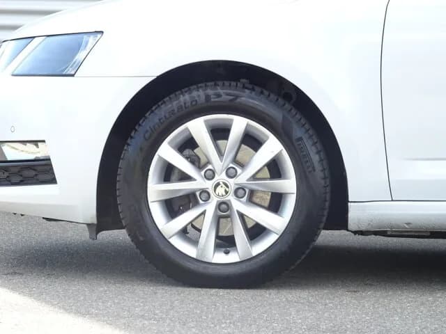 SKODA Octavia Combi Carplay DSG Leder Navi Sitzhzg Abstandsw. – Bild 6