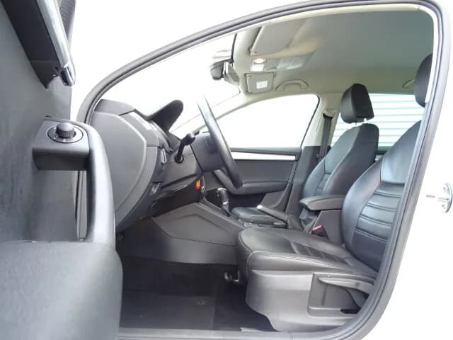 SKODA Octavia Combi Carplay DSG Leder Navi Sitzhzg Abstandsw. – Bild 7