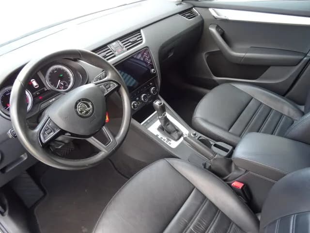 SKODA Octavia Combi Carplay DSG Leder Navi Sitzhzg Abstandsw. – Bild 8