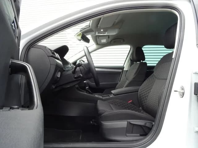 SKODA Superb Combi 2.0 TDI DSG AHK nur 25tkm Ambition Autom. – Bild 7