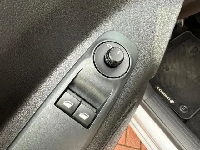 OPEL Combo Life XL Elegance – Bild 7