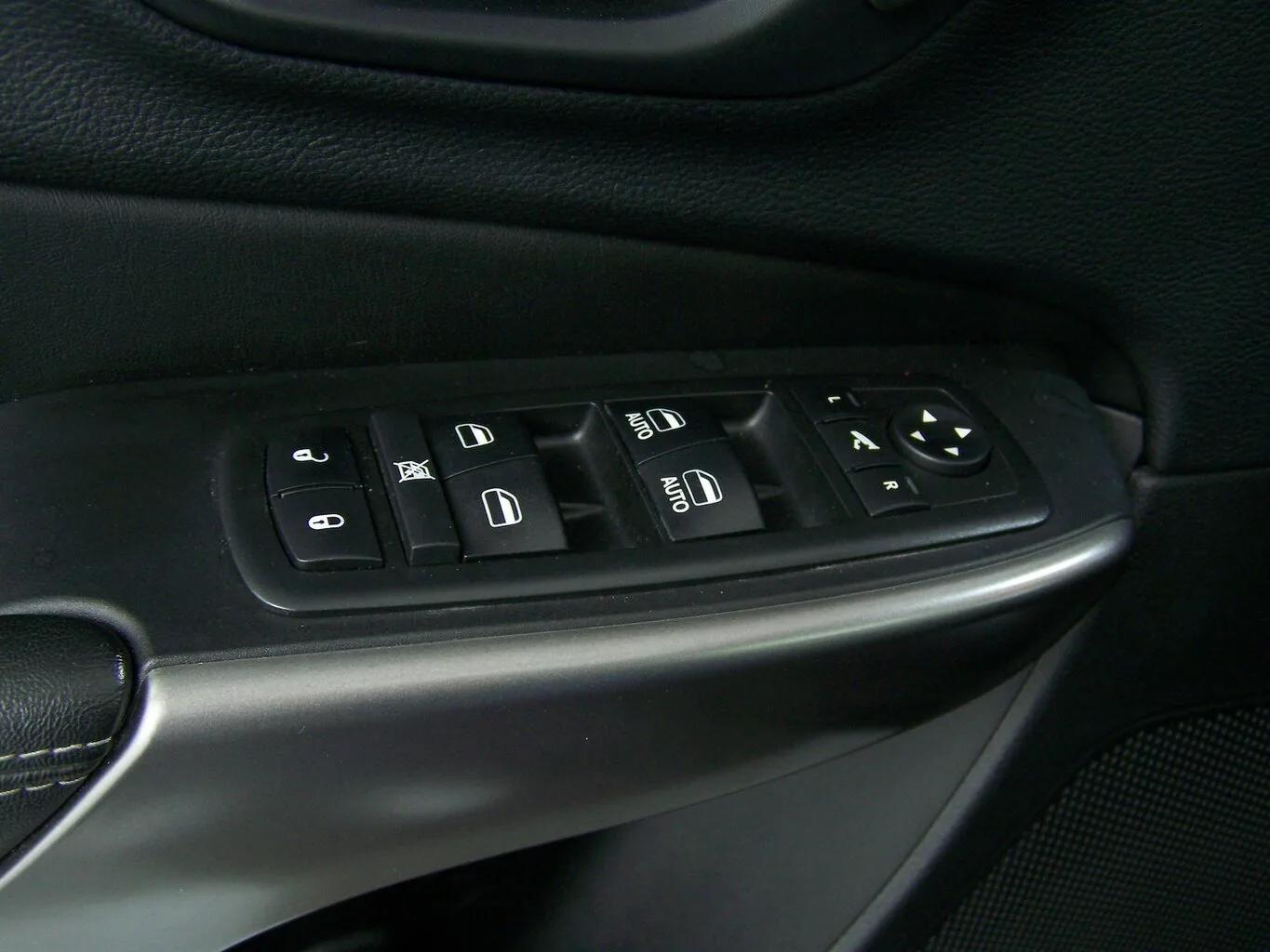 JEEP Cherokee 2.2 MultiJet II Overland 4WD PANO+NAVI... – Bild 8