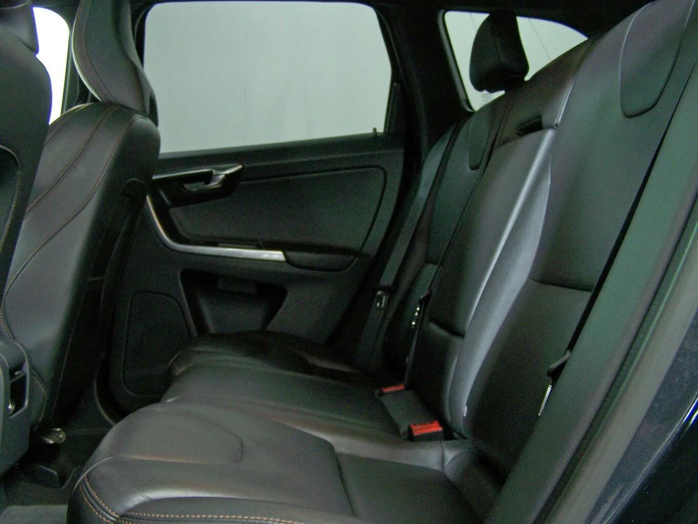 VOLVO XC60 D4 Summum PANO+LEDER+AMB+NAV+KAMER+ACC+PDC... – Bild 5