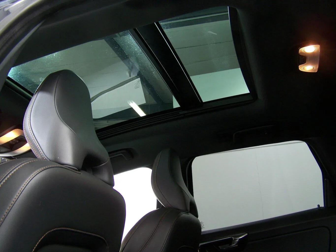 VOLVO XC60 D4 Summum PANO+LEDER+AMB+NAV+KAMER+ACC+PDC... – Bild 6