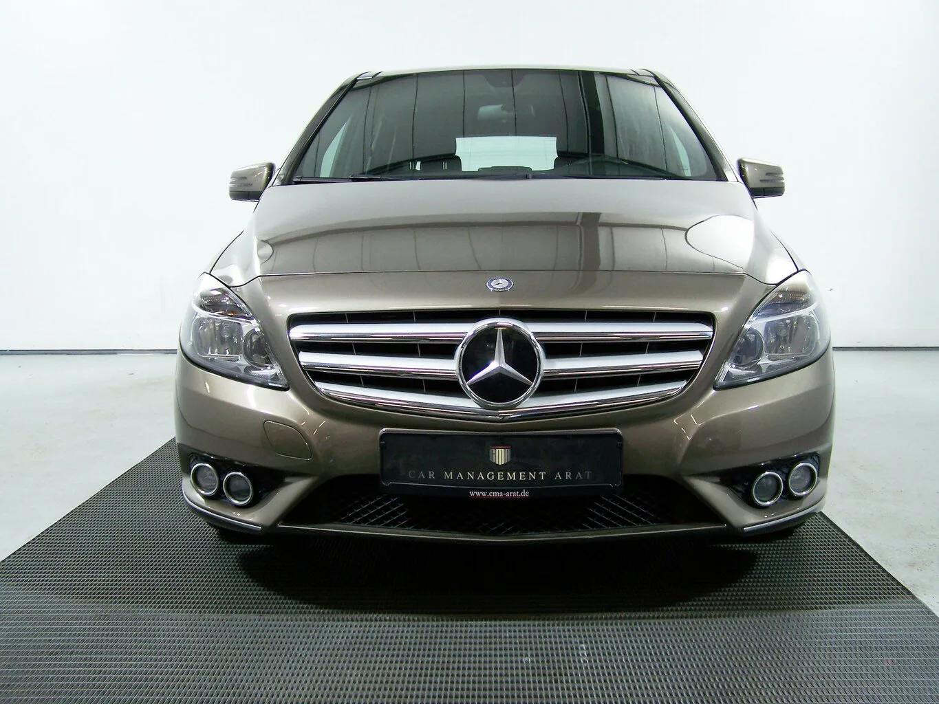 MERCEDES-BENZ B 180 AUTOM PANORAMA+NAVI+PDC+SITZH... – Bild 2