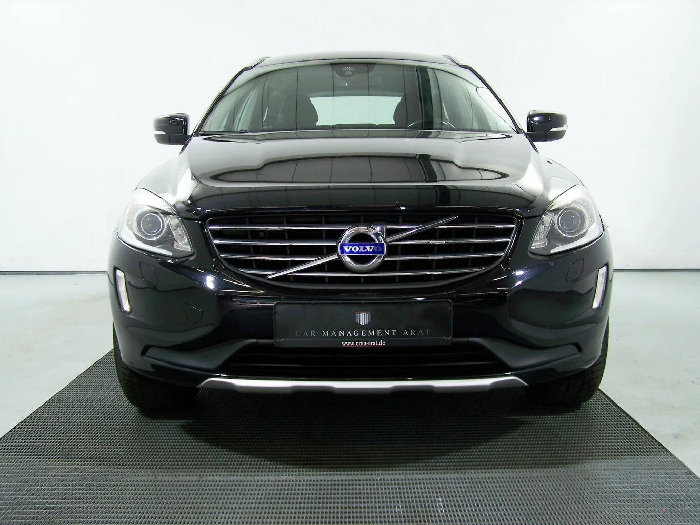VOLVO XC60 D4 Summum AUTOM LEDER+NAVI+PDC+AMBIENT+SHZ... – Bild 2