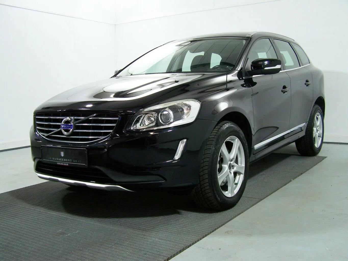 VOLVO XC60 D4 Summum AUTOM LEDER+NAVI+PDC+AMBIENT+SHZ... – Bild 4