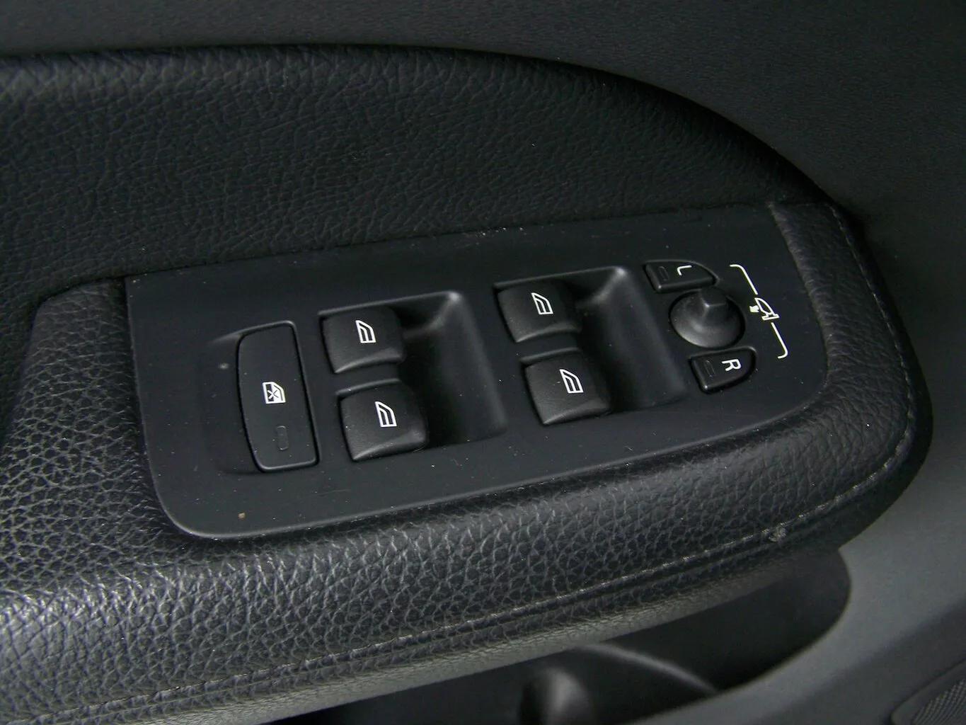 VOLVO V60 T6 Twin Recharge PHEV Inscription AWD PANO... – Bild 8