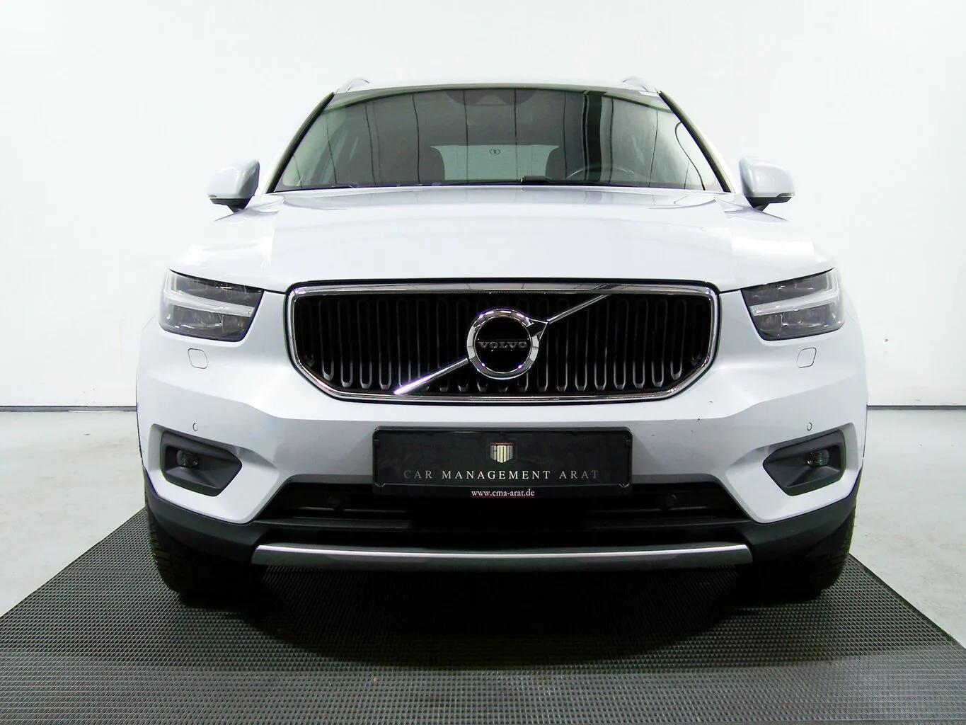 VOLVO XC40 T3 Momentum Pro AUTOM LED+NAV+AMBIE+R19+KAM... – Bild 2