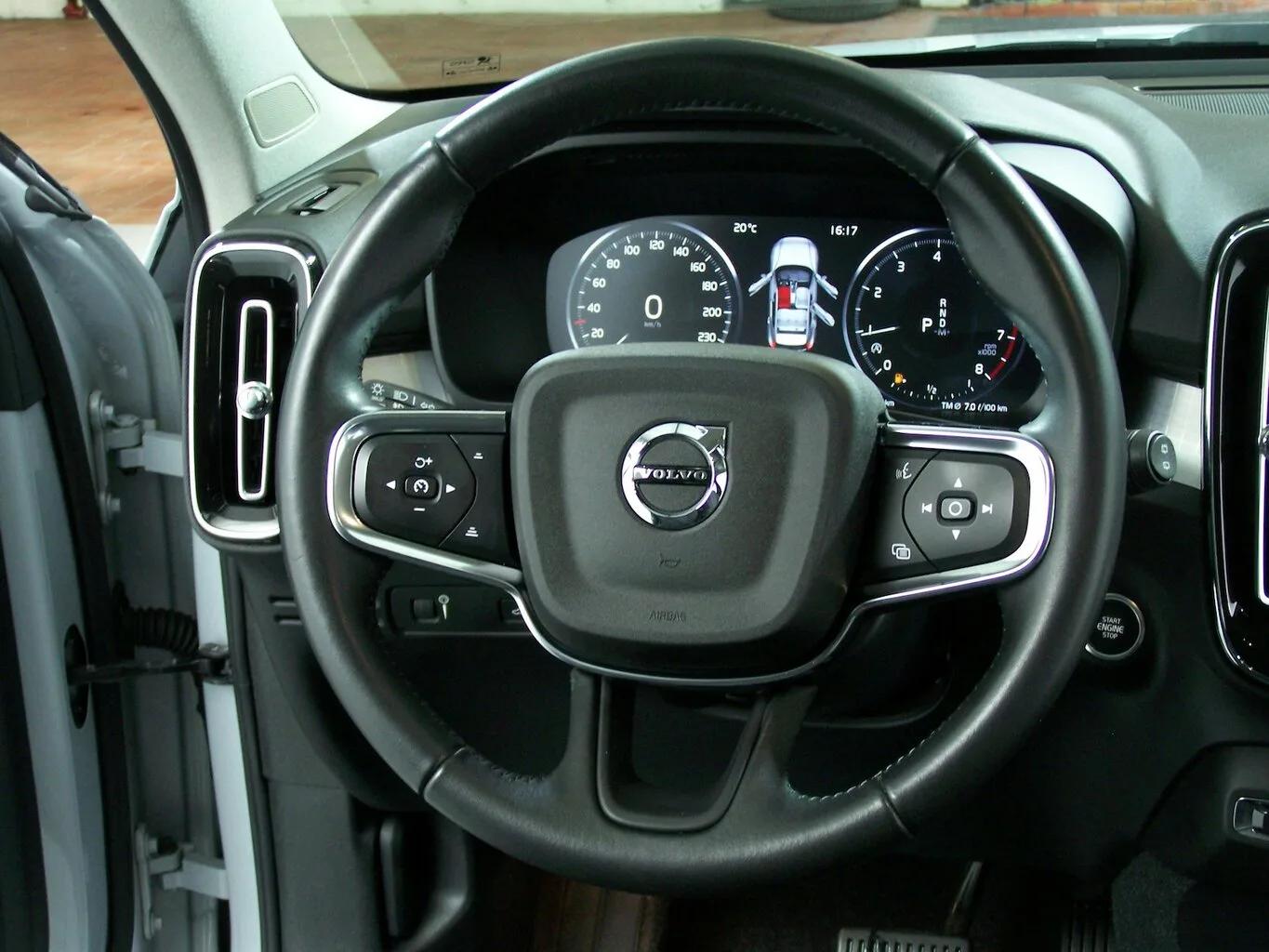 VOLVO XC40 T3 Momentum Pro AUTOM LED+NAV+AMBIE+R19+KAM... – Bild 8