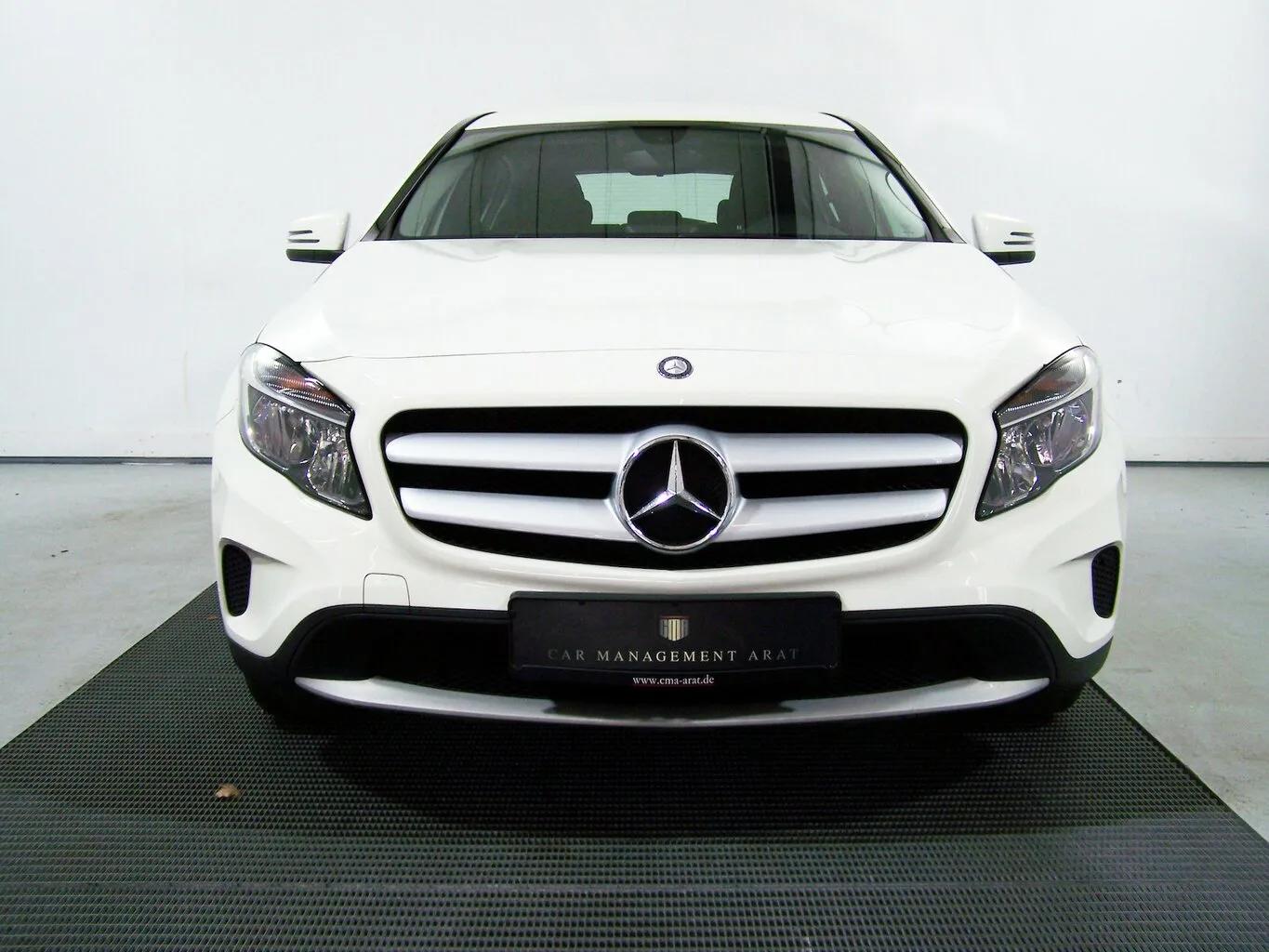 MERCEDES-BENZ GLA 200 AUTOM 1.HAND+NAVI+KAMERA+SITZH+TEMP+AMBI... – Bild 2