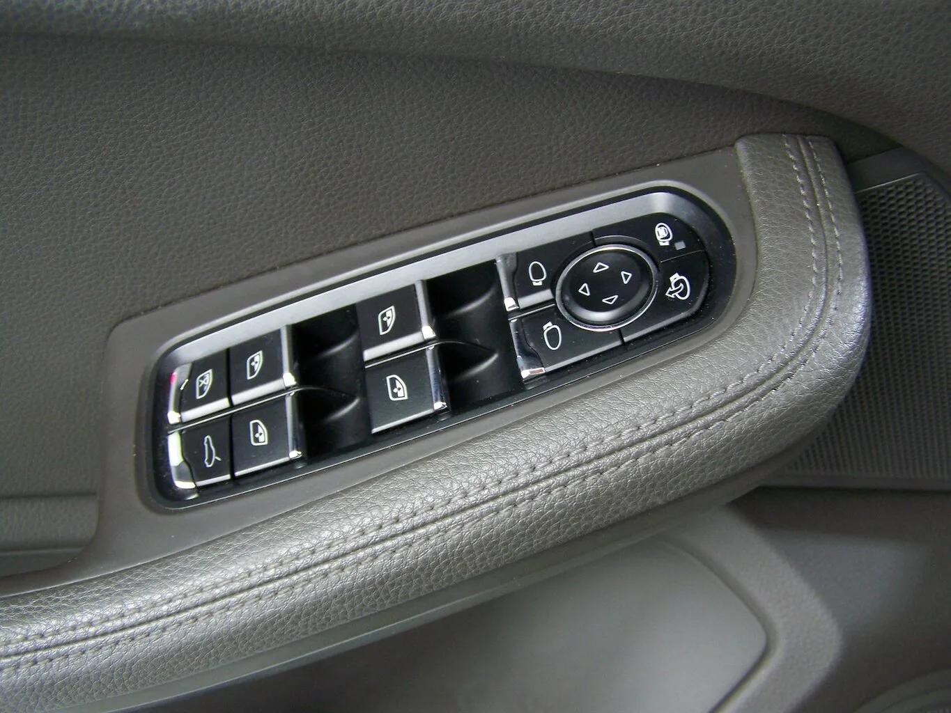 PORSCHE Macan S Diesel PANORAMA+NAVI+PTS+XEN+R19... – Bild 7