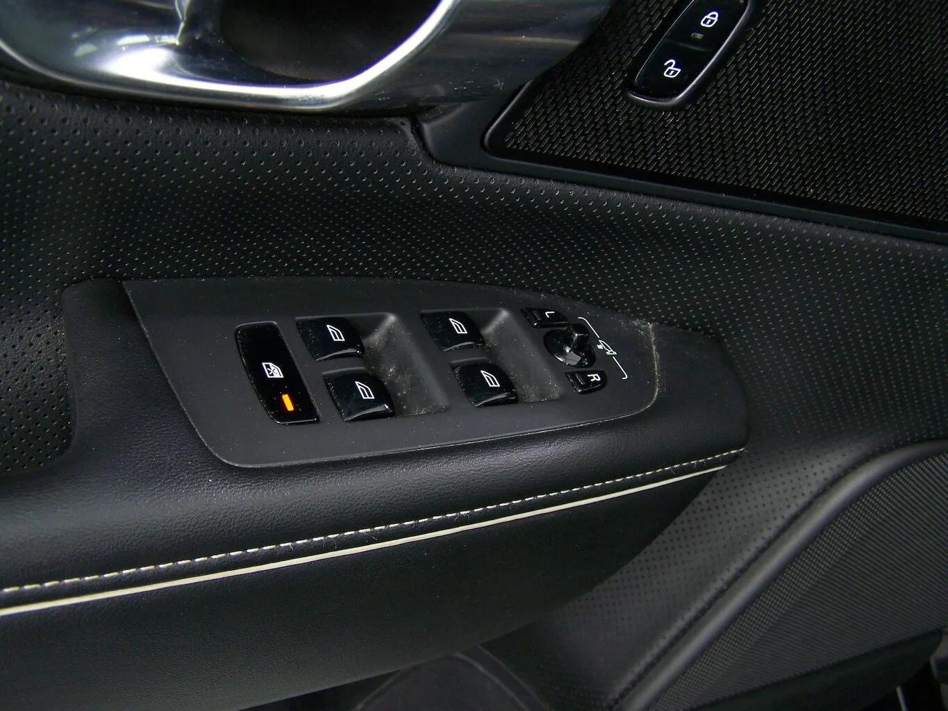 VOLVO V90 D3 R Design AUTOM HARMAN&KA+LED+KAM+NAV+AMBI... – Bild 7