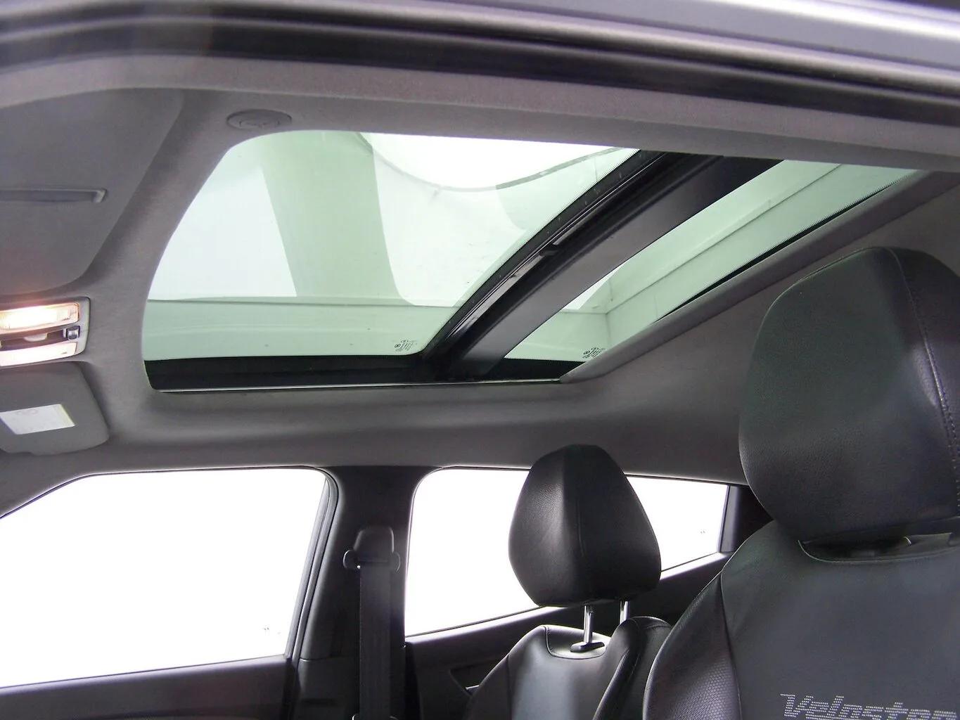 HYUNDAI Veloster 1.6 GDI Premium PANORAM+PDC+LEDER... – Bild 6