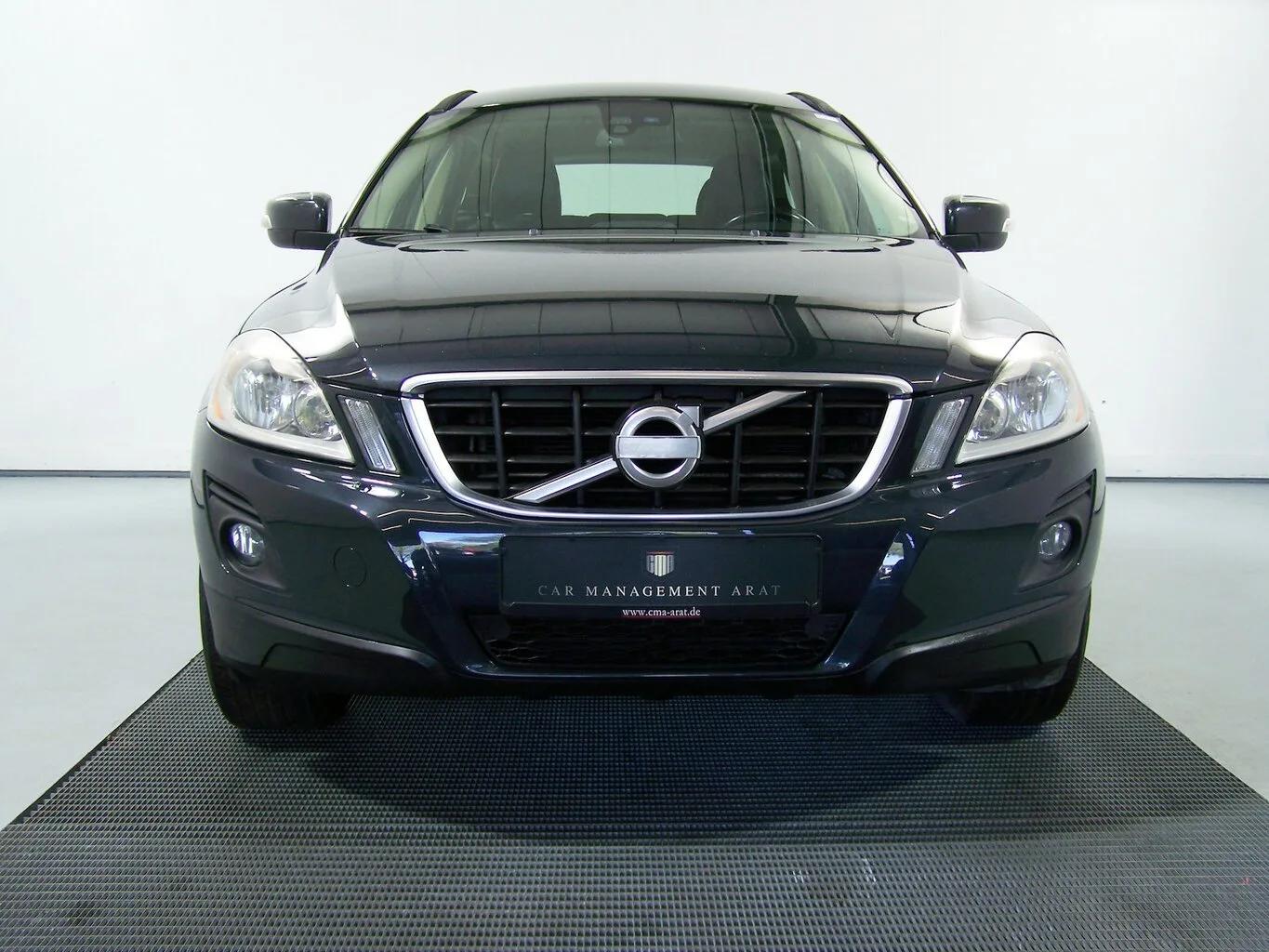 VOLVO XC60 D5 Momentum Autom NAVI+LEDER+PDC... – Bild 2